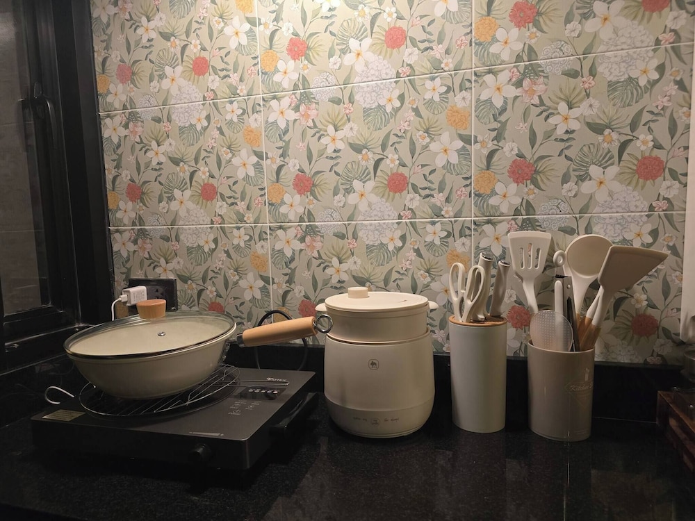 Homey Home UP Themed Near MRT Samyot
