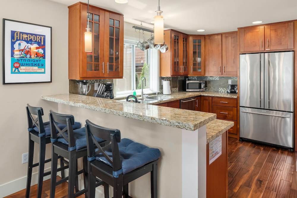 Seattle Vacation Home: The Aerodrome