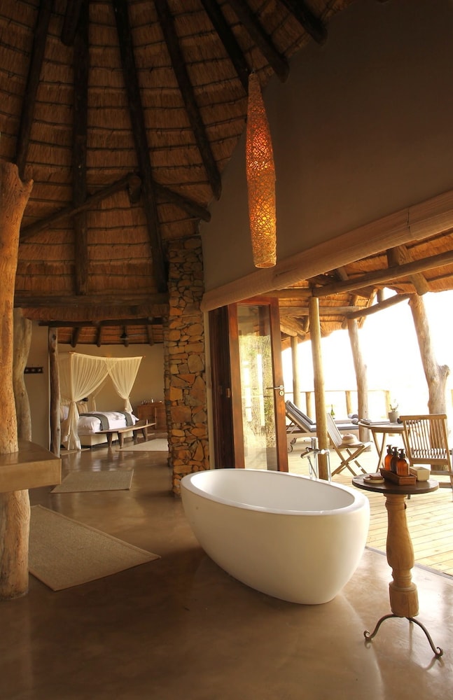 Nambiti Plains Private Game Lodge