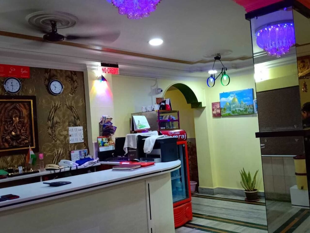 Lobby & Reception