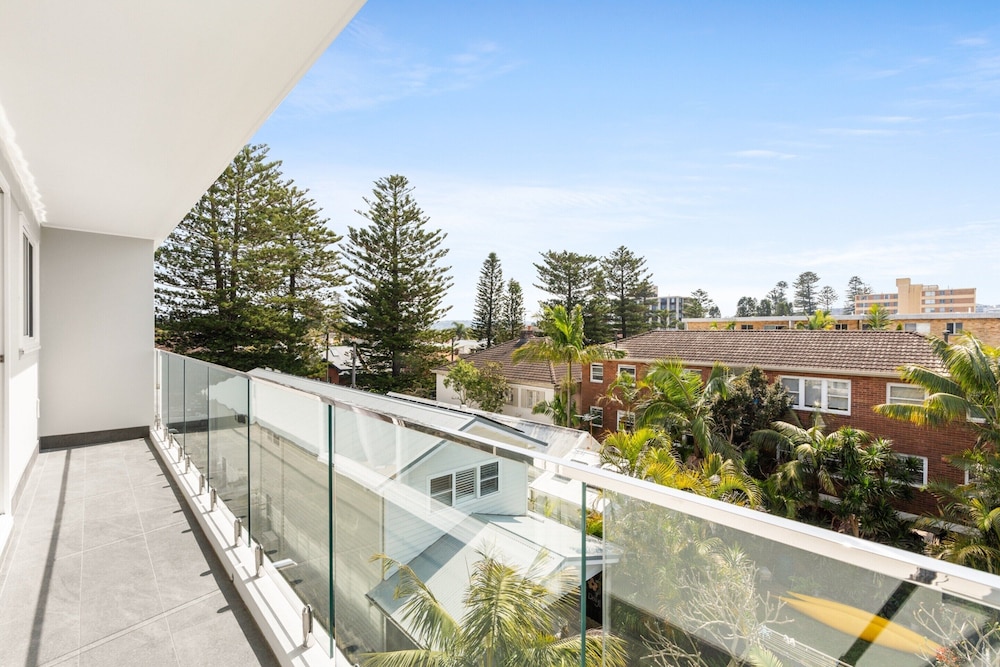 Coastal 2-bed Apartment Steps From Manly Beach