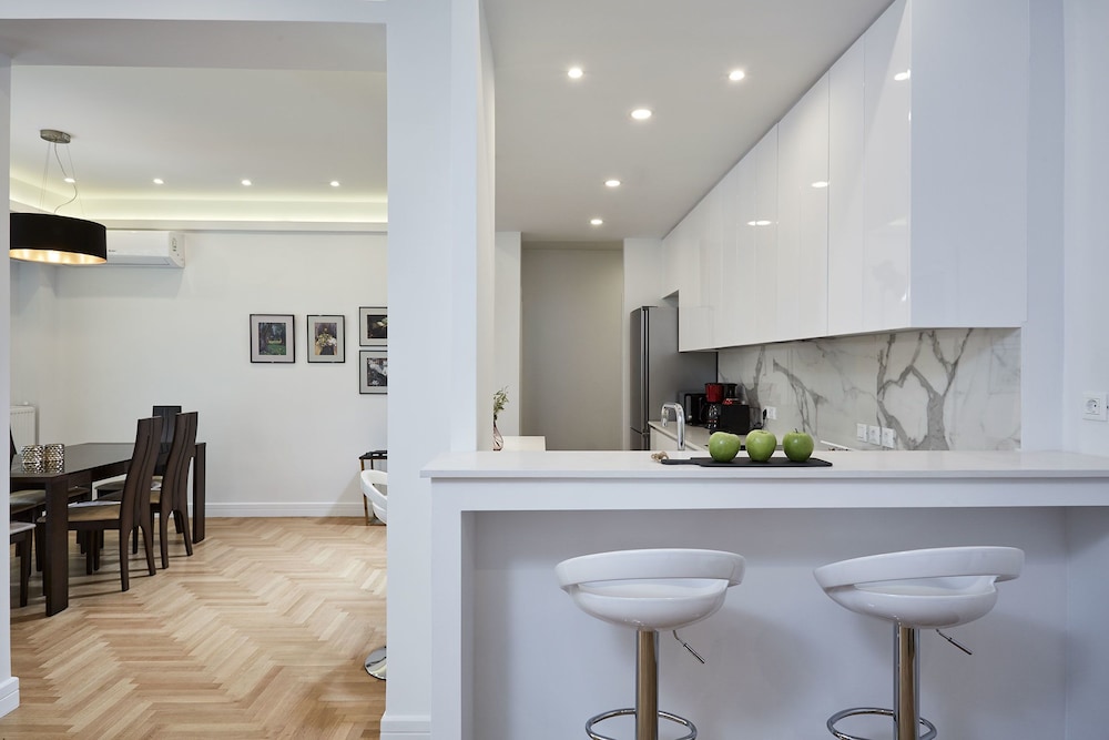 Luxurious Spacious Apt next  Hilton Area