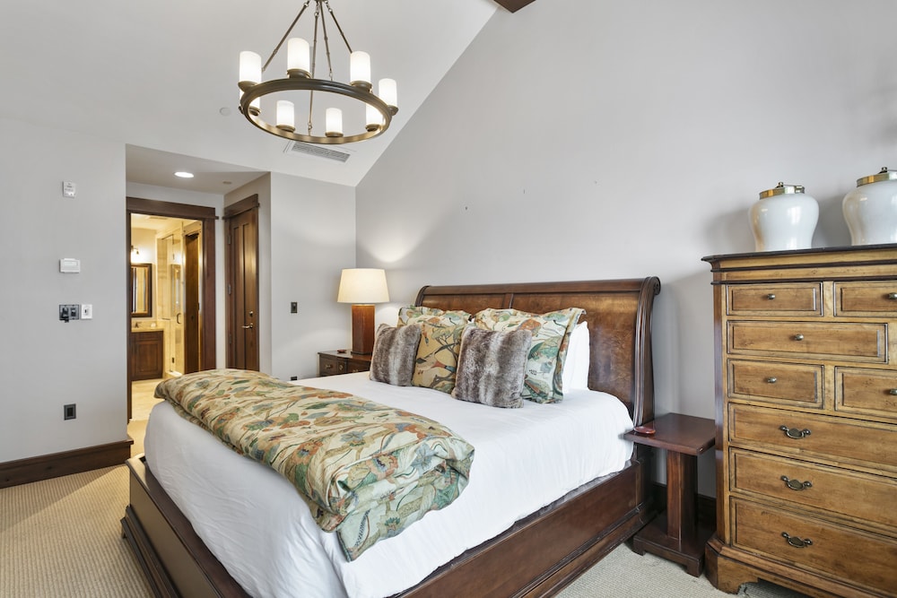 Arrowleaf Lodge- Two Bedroom #401 2 Condo