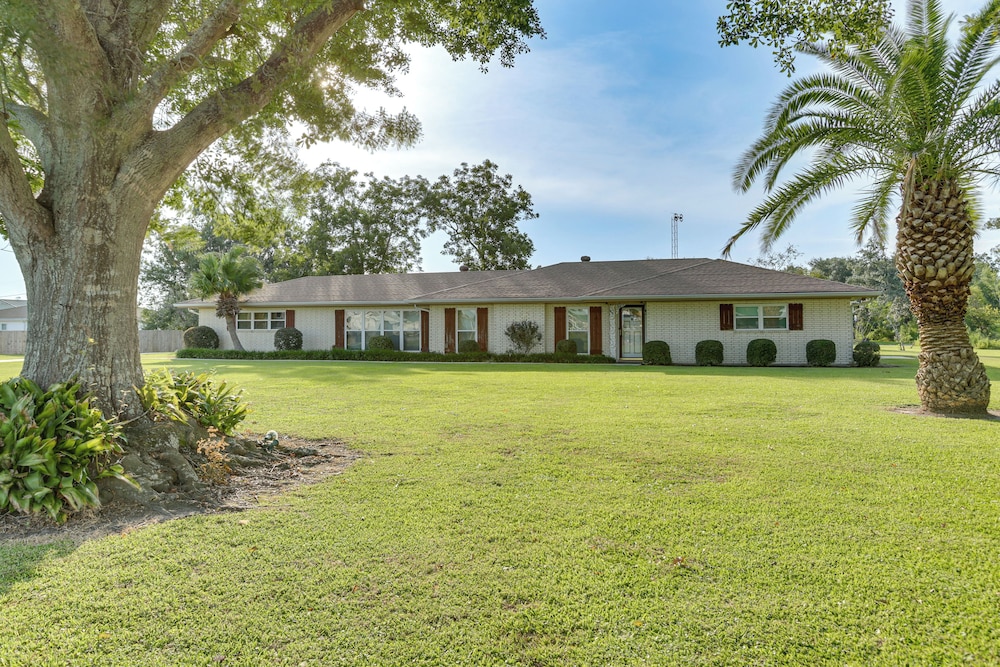 Fish & Explore: Serene Home on Bayou Petit Caillou