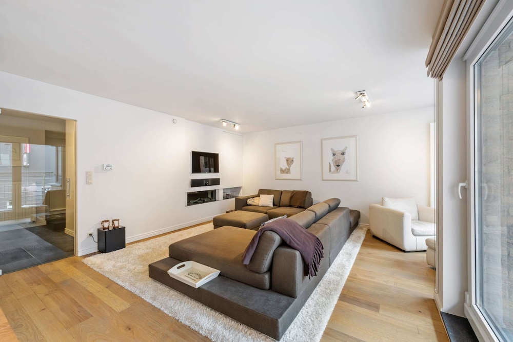 Luxury 4-bedroom Apartment With Large Terrace