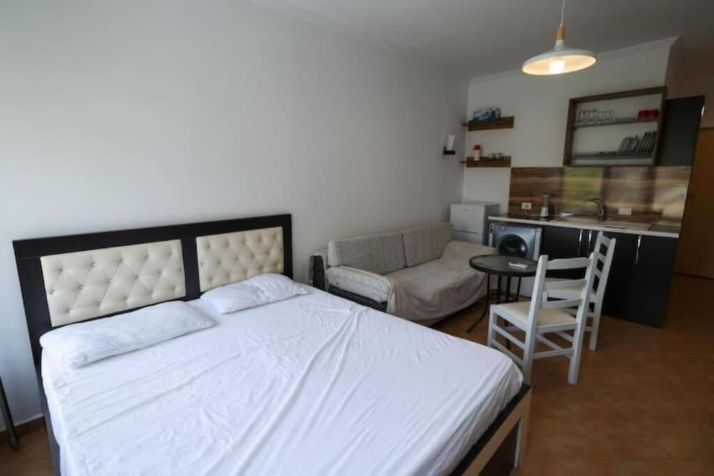 Tirent Apartment-Beachfront Studio at Shkembi i Kavajes