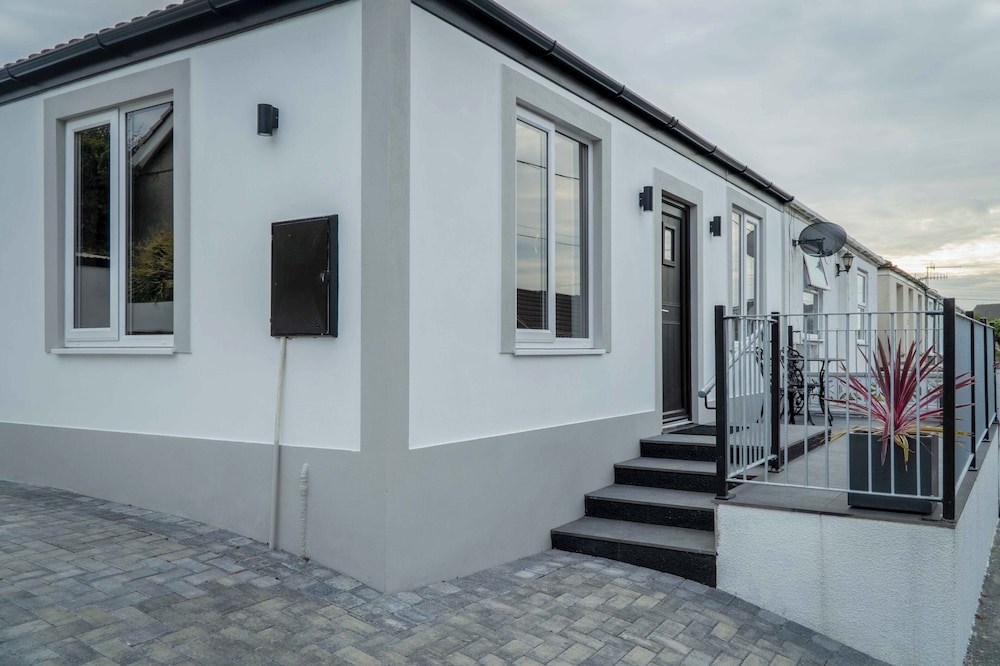 Wiston Street - 2 Bedroom Holiday Home - Pembroke