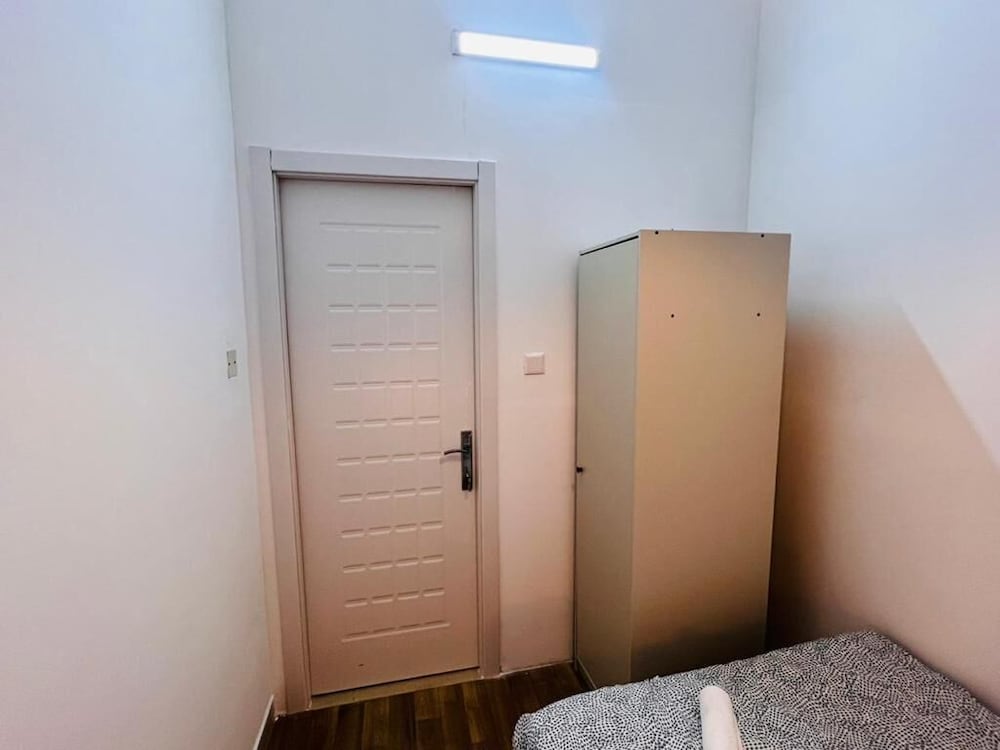 Niche Partition Room in Tecom Near Metro