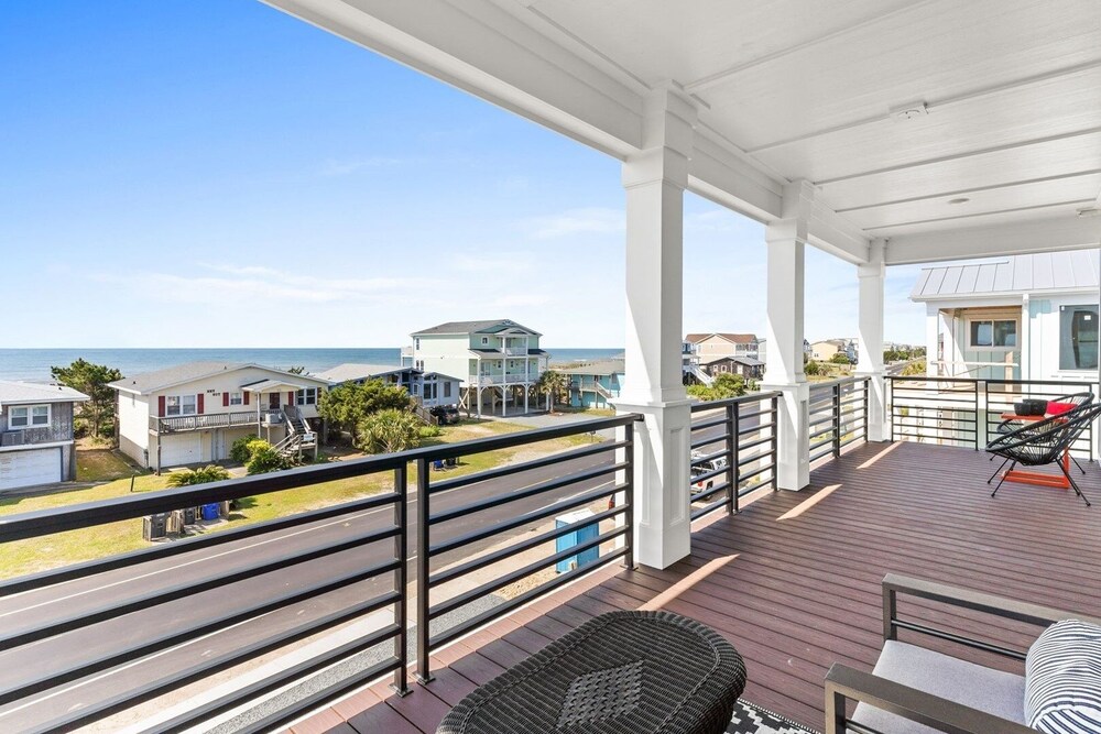 1040 Break / 1040 Ocean Blvd West 4 Bedroom Home by RedAwning