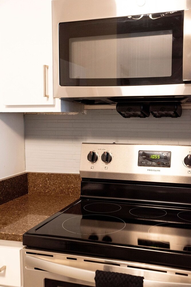 3BR Cozysuites The Block Direct Skybridge Access2 view 5