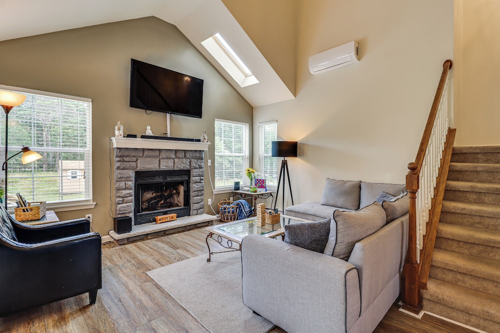 Family Retreat w/ 2 Game Rooms & Deck in Long Pond