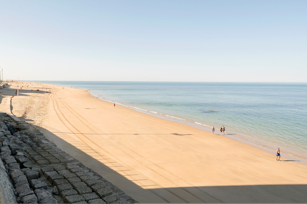 Velbar in Cadiz With 3 Bedrooms and 1 Bathrooms view 5