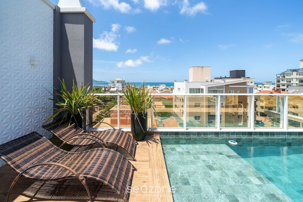 Apt w/ Pool & BBQ in Bombinhas Rna0303