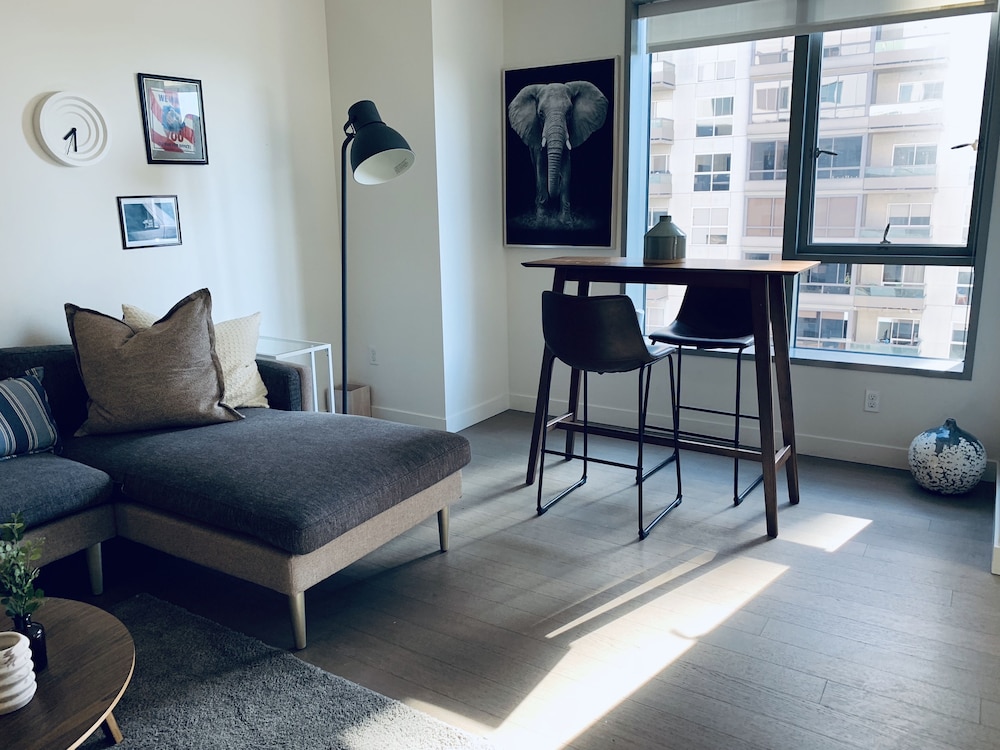 New Lyfe Finest Luxury Apartment