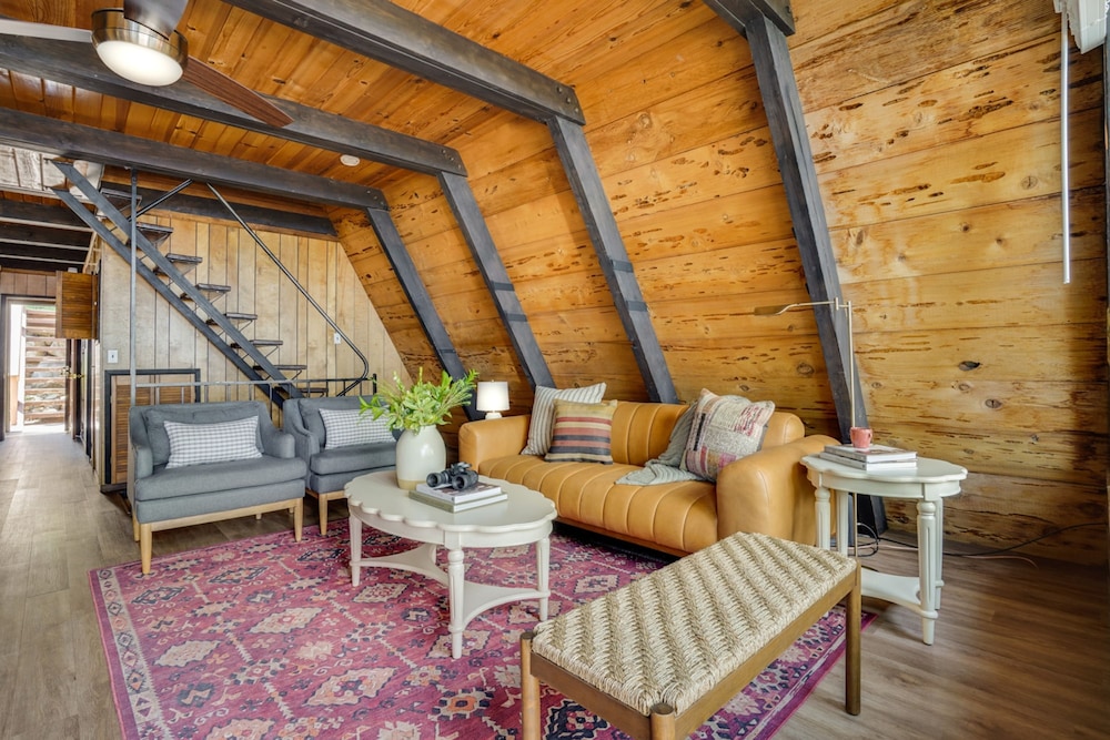 Horizon by Avantstay Stunning A-frame Cabin w Hot Tub Billiards Lake Views
