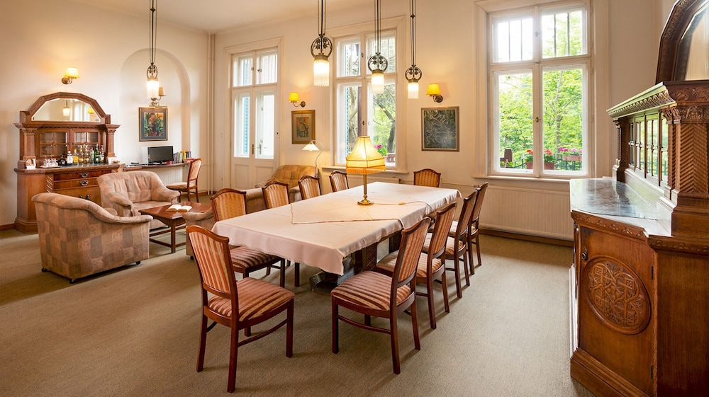 meeting & event spaces