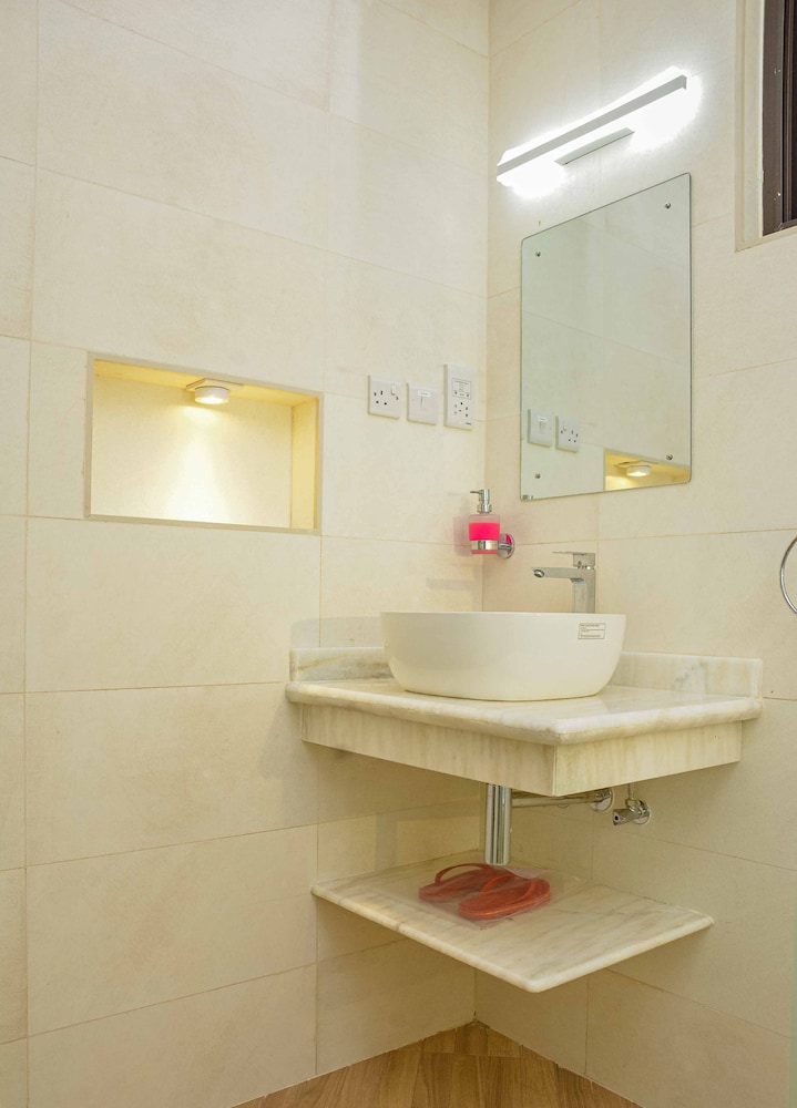 Best Western Jangwani Sea Breeze Hotel