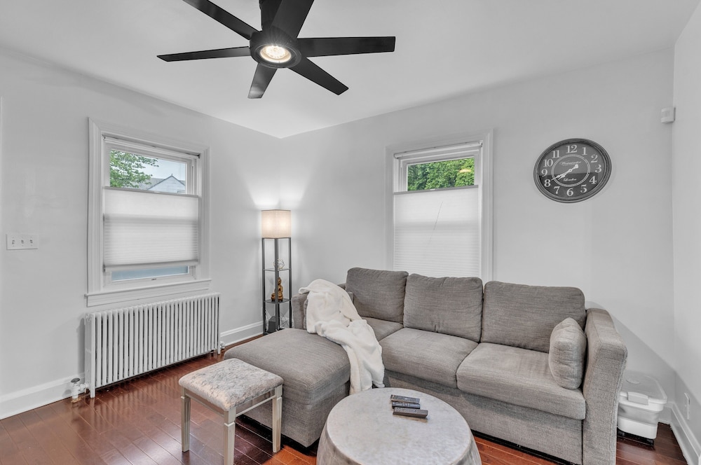 Cozy Getaway Quiet Neighborhood Near Dt 2 Bedroom Townhouse