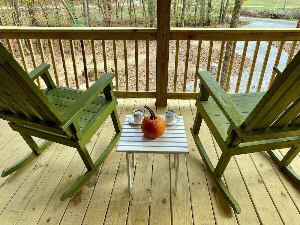 Hollowbranch Hideaway