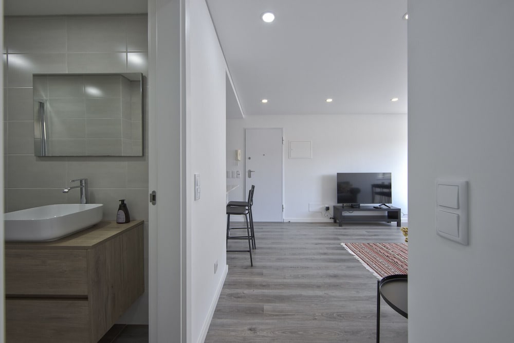 Olivais Modern by Homing