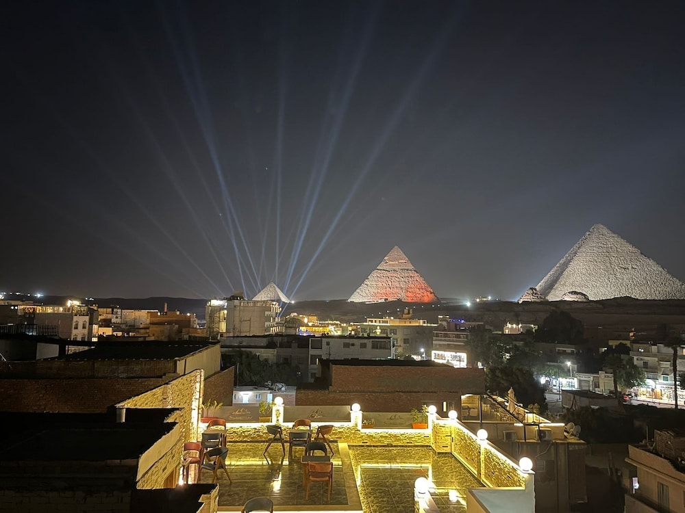 Pyramids Solar Boat Inn