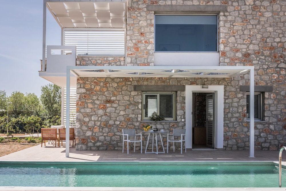 Cedar Bay Beachside Villas