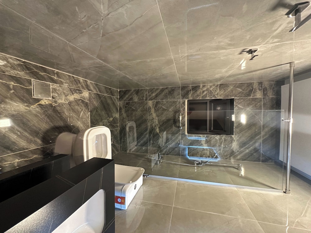 Charming Amman Apartment With Moern Amenities