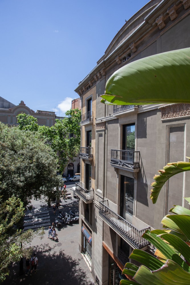 Las Ramblas Pasaje Bacardi Apartments
