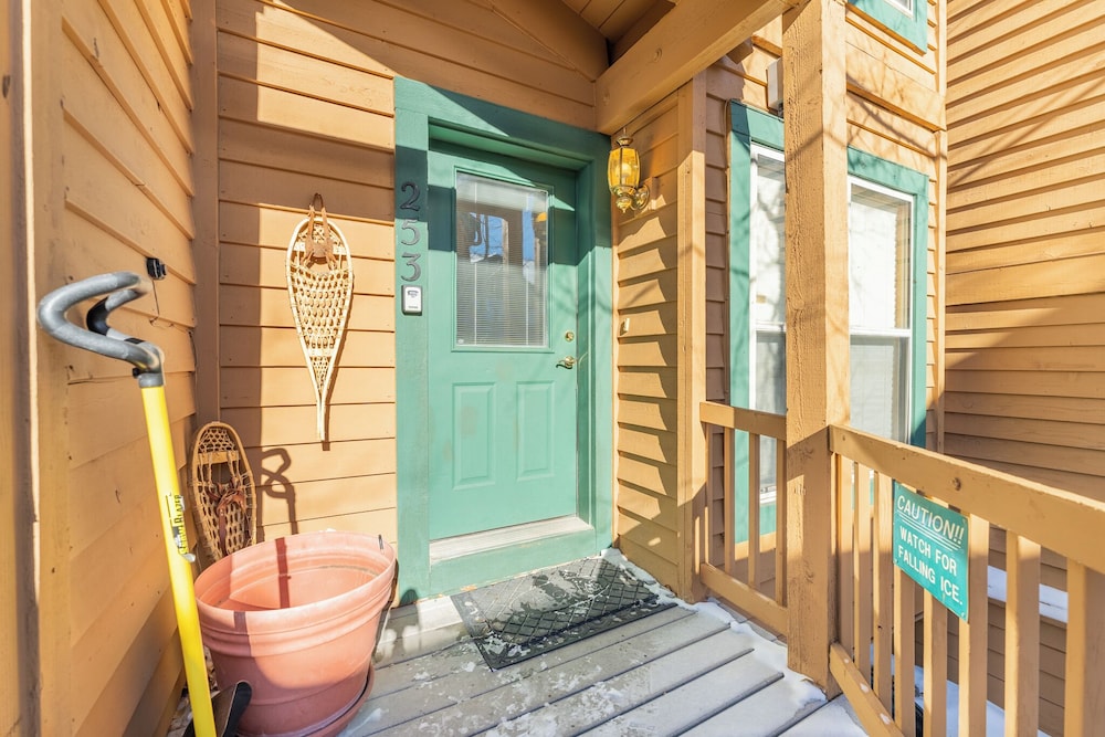 Saddle Ridge Townhomes #253 : 2