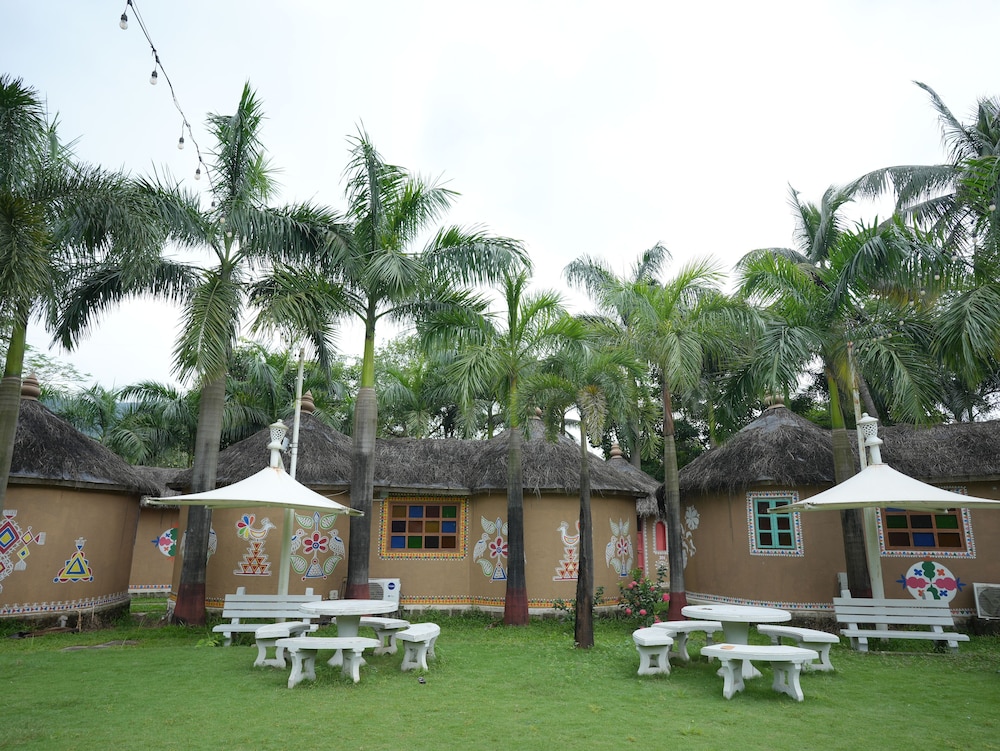 Monteria Village
