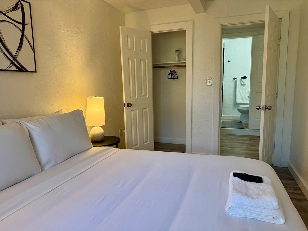 Fully-furnished Studio With Rustic Design 36B