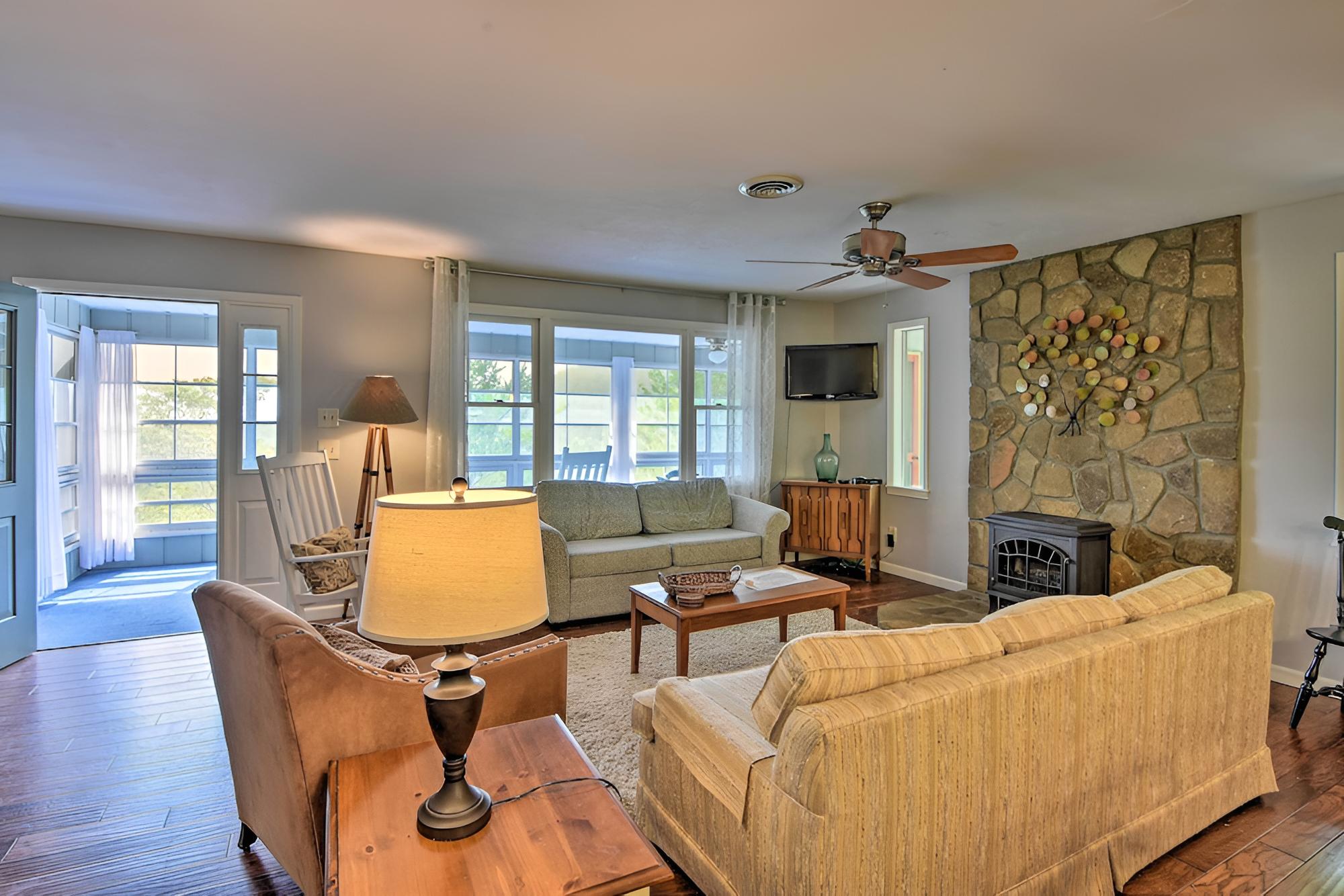 Smoky Mountain Home on 20-acre Lot w/ Poker Room! view 4
