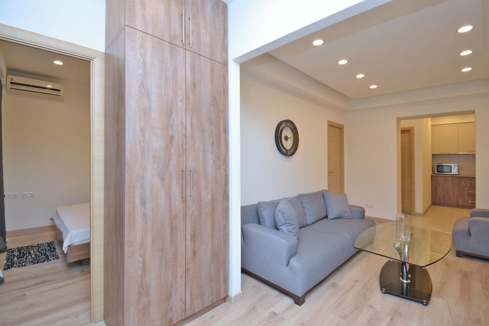 Apartment by Luxe Group PU383