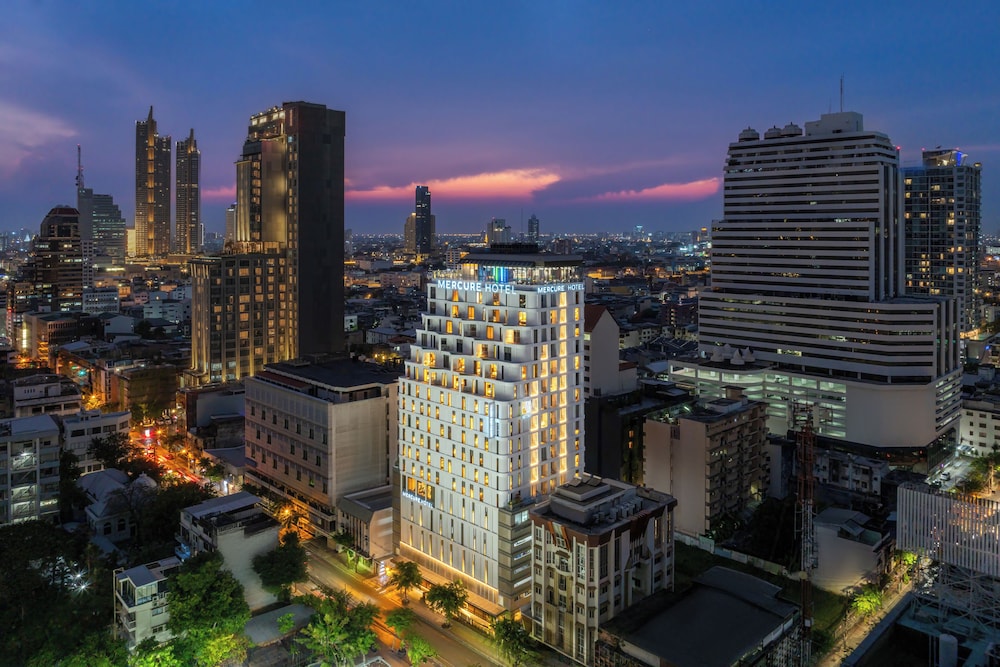 Hotel Mercure Bangkok Surawong - Image 1