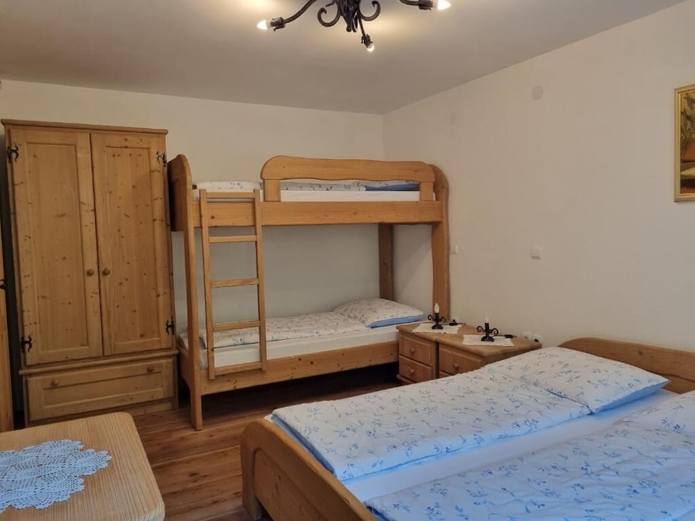 Apartmaji Pod macesnovo streho