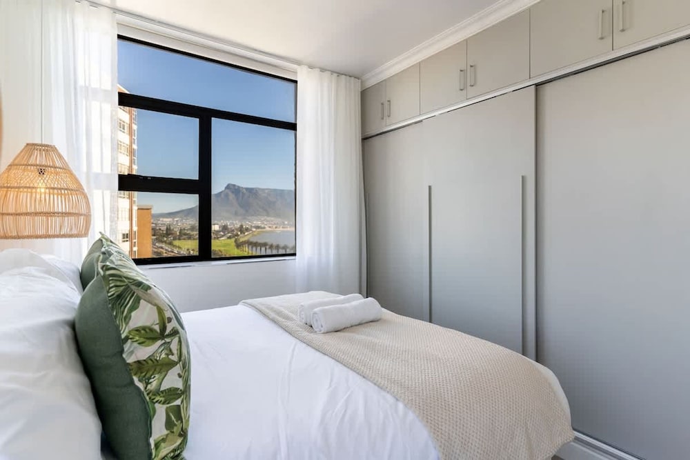 Modern 1 bed Table Mountain View Hideaway
