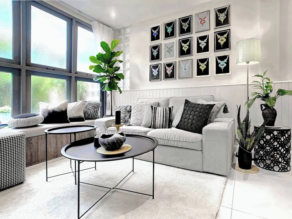 Stylish 3-bedroom Townhome in Heart of Bangkok