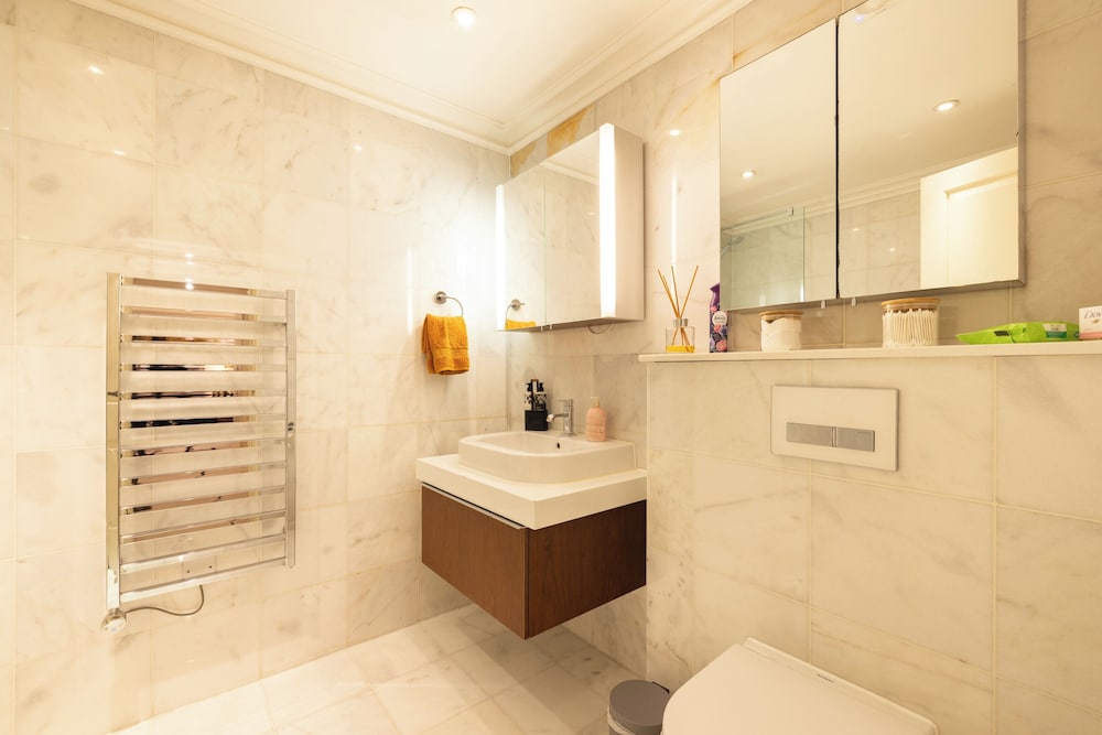 Paddington 7-bed 13-guest Massive House W/patio