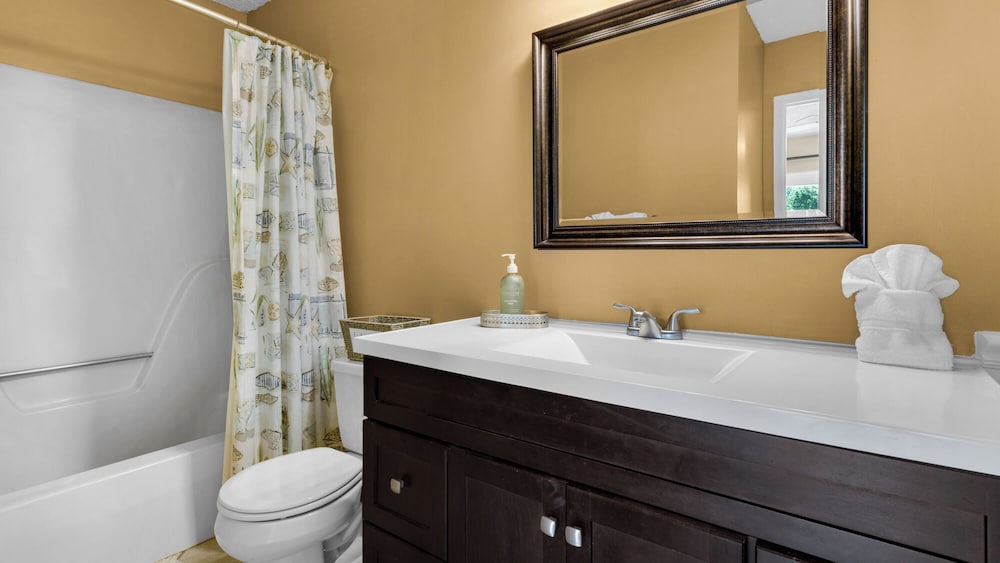 Beachside Retreat With Pools & Local Dining + Free Attraction Tickets!