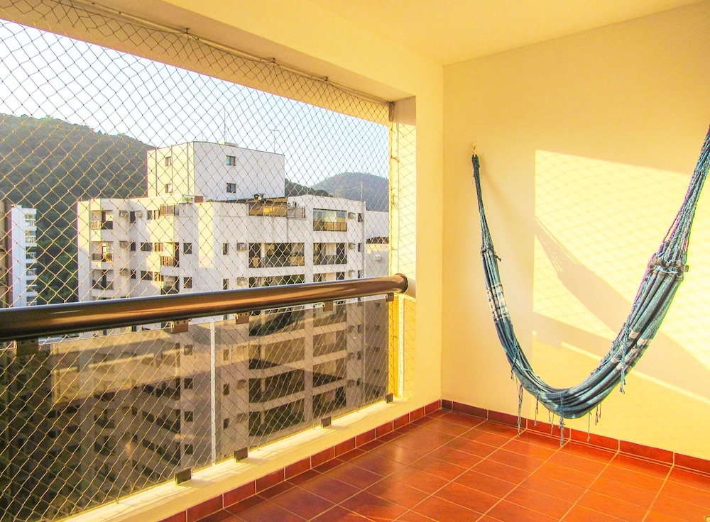 Apto a 200 m da Praia das Pitangueiras-guaruj SP