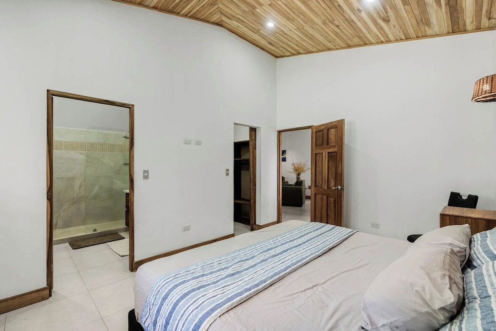 Stylish 3-Bedroom Tropical Escape with Pool & Outdoor Living, 1 Block from Playa Potrero