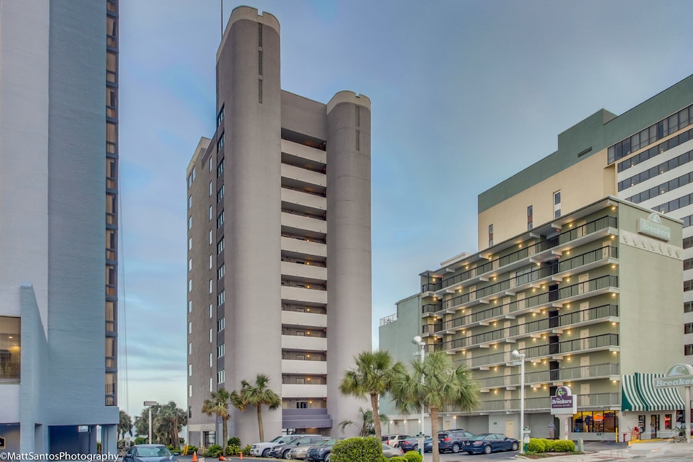 Breakers Sailfish Condos by Hosteeva