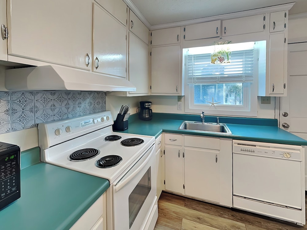 Catch A Wave by Topsail Realty