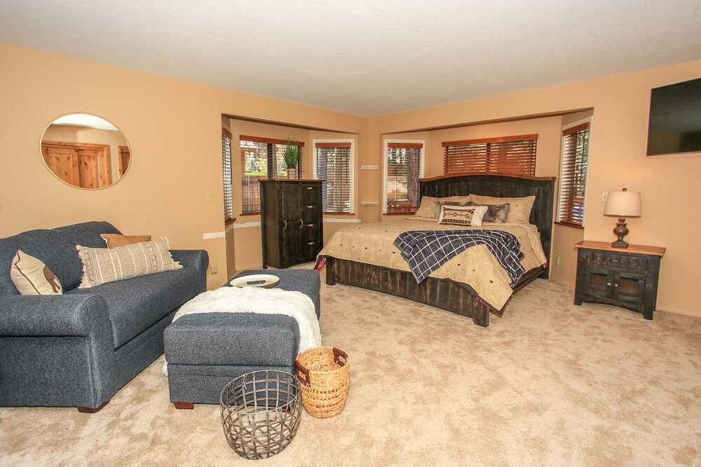 The Lodge At Snow Summit 6 Bedroom Residence by RedAwning