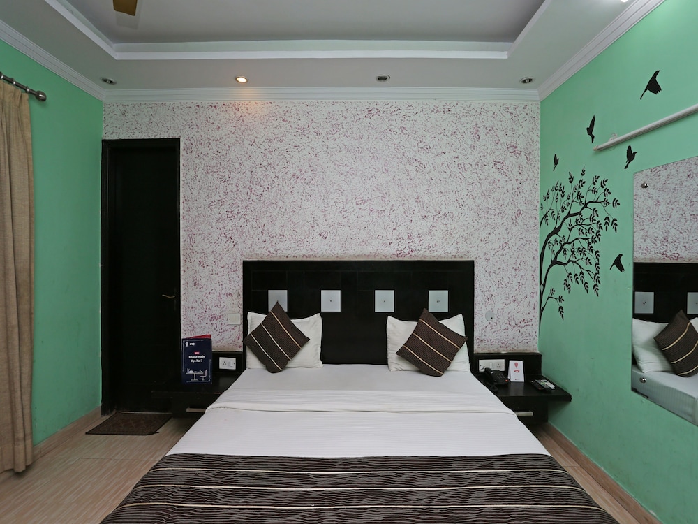 OYO 6895 Hotel Cybercity Rooms & Suites