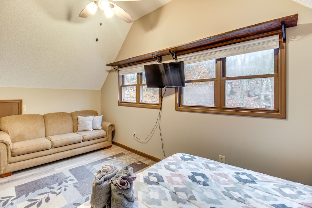 Ellijay Resort Cabin w/ Fire Pit, Decks, & Hot Tub view 4