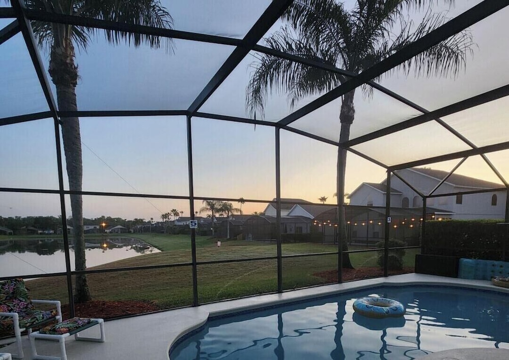 LKB4705AW 4 Bedroom villa in Lake Berkley 4 Home