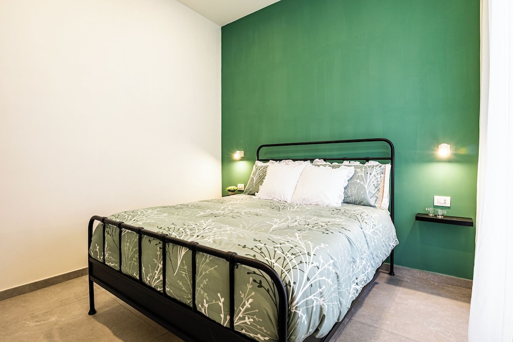 Alyde Apartments