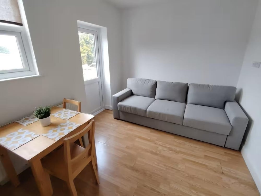 1 Bed-sleeps 4-pet Friendly-central Location