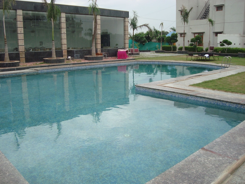 Nature Valley Resort